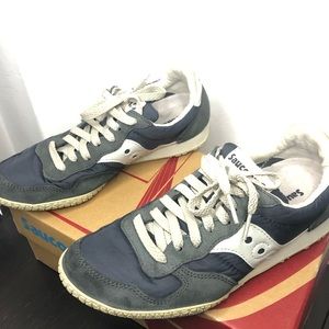 Saucony sneakers, Mens size 7. Navy/gray color